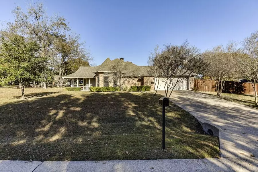 857 Clearwater Drive, Midlothian, TX 76065