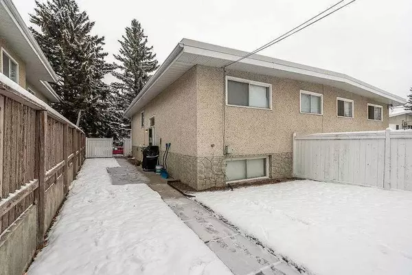 Calgary, AB T2K 4K3,7331 Huntertown CRES Northwest