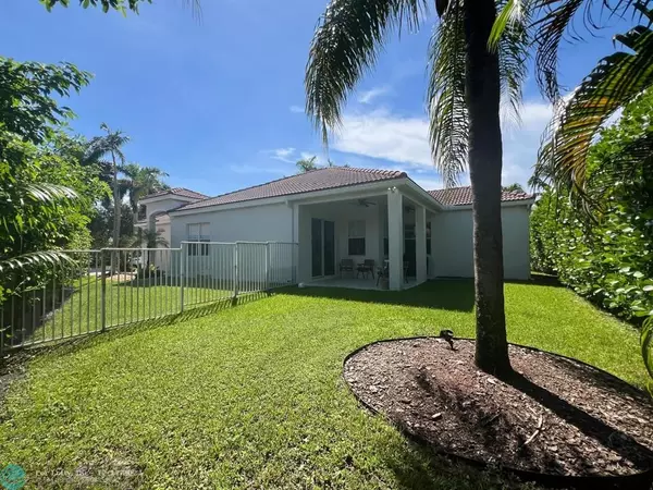 Weston, FL 33327,522 Live Oak Ln