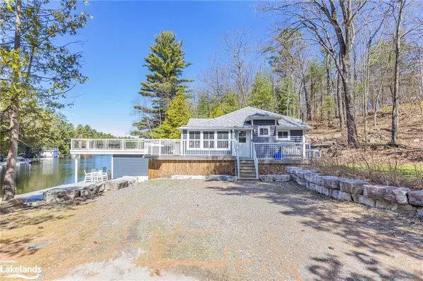 Muskoka Lakes, ON P0C 1A0,1017 DARK BAY RD