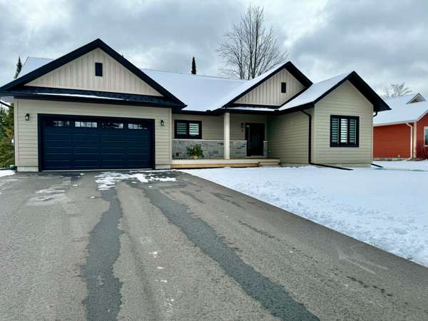 8 Bancroft Ridge DR, Bancroft, ON K0L 1C0