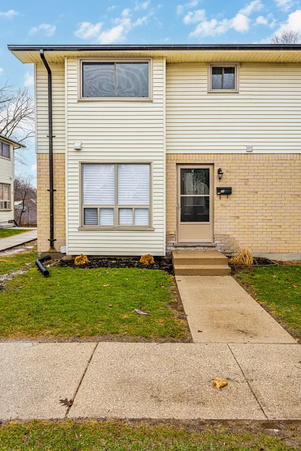 Middlesex, ON N6C 5K3,355 Sandringham CRES #38