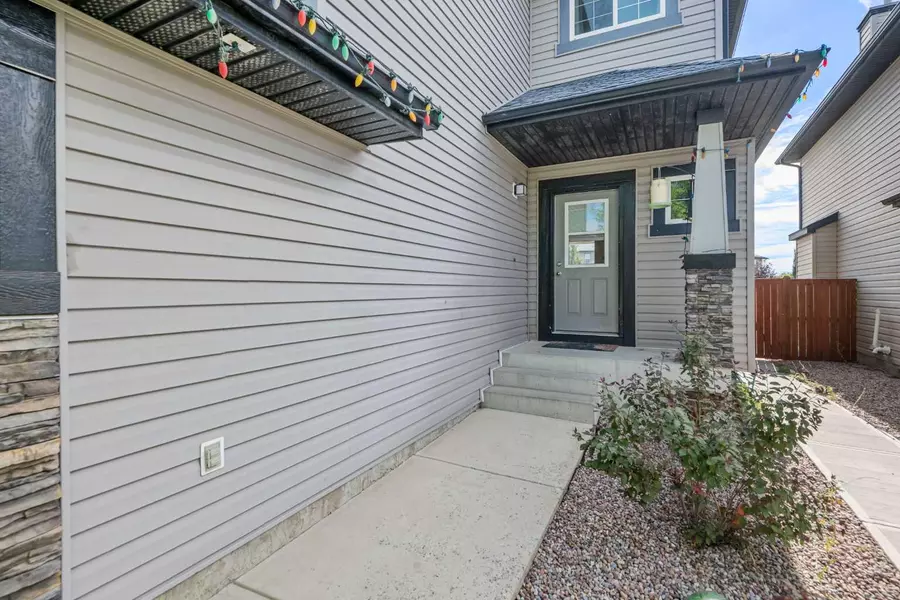 793 Luxstone LNDG Southwest, Airdrie, AB T4B 3K9