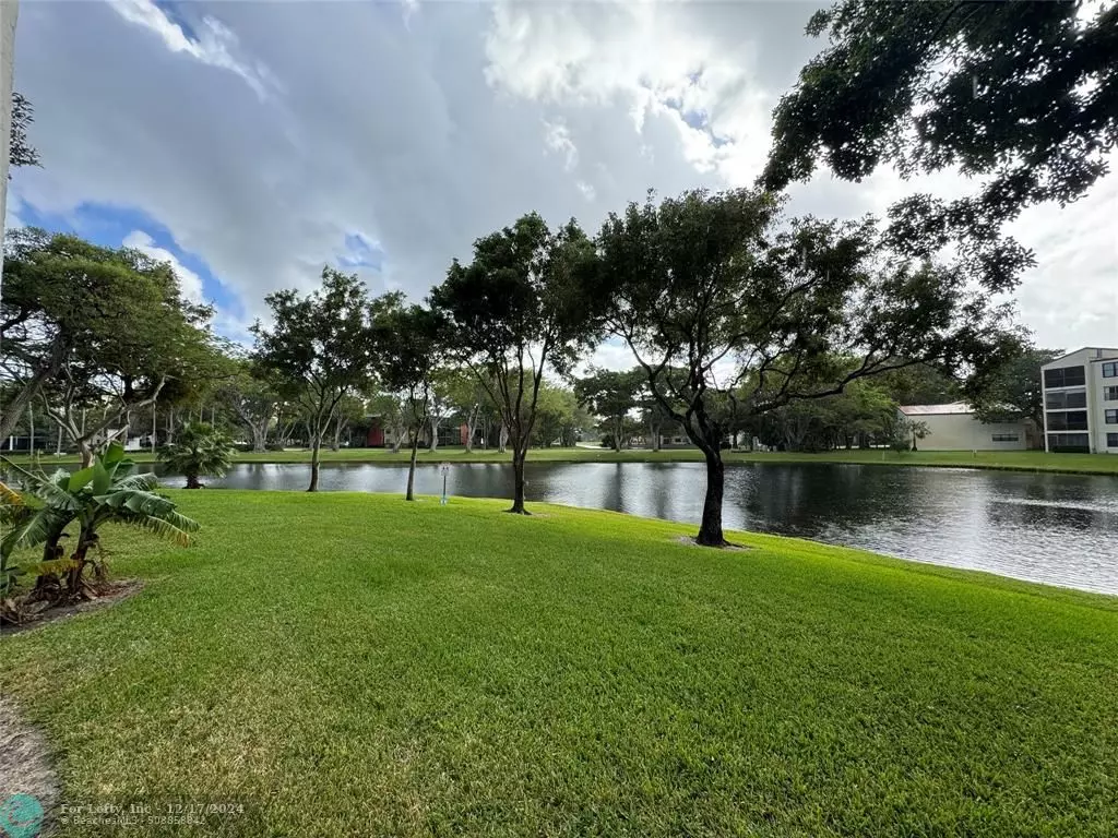 Pompano Beach, FL 33069,2221 Cypress Island Dr  #101