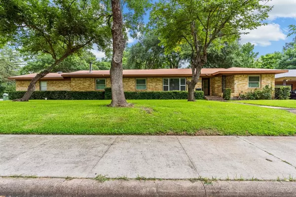 1417 W Tucker Boulevard, Arlington, TX 76013