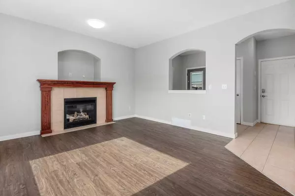 Airdrie, AB T4B 3K9,793 Luxstone LNDG SW