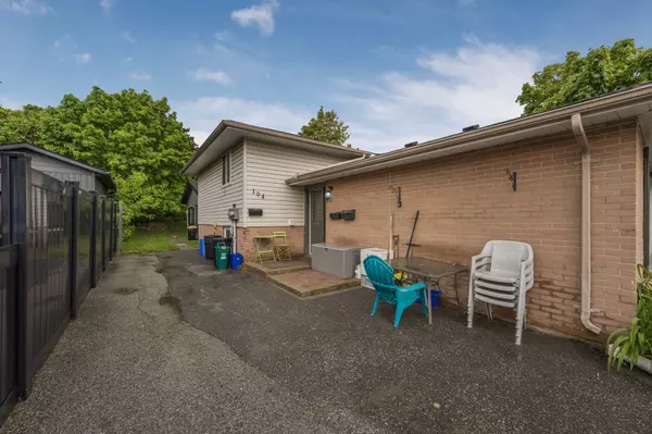 Barrie, ON L4M 2Z1,104 Daphne CRES #1, 2, 3