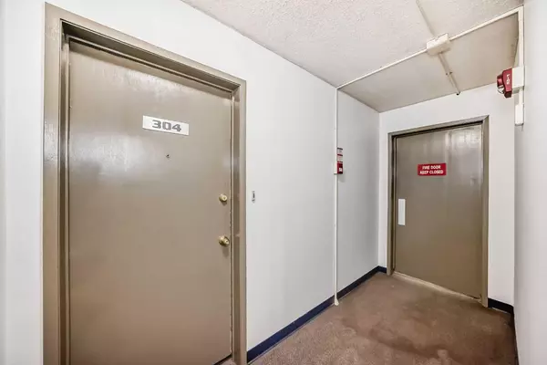 Calgary, AB T2K 1A2,4328 4 ST NW #304