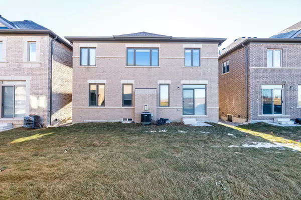 Oshawa, ON L1L 0V1,861 Rexton DR