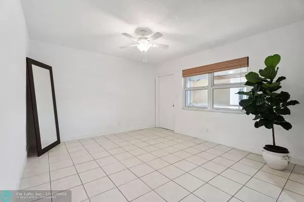 Hollywood, FL 33019,1451 N 12th Ct  #9B