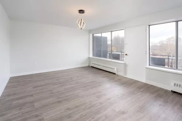 Mississauga, ON L5H 1H4,371 Lakeshore RD W #401