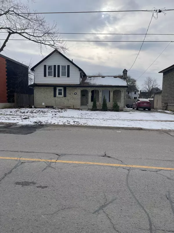 9 Oakdale AVE #1, St. Catharines, ON L2P 2B8