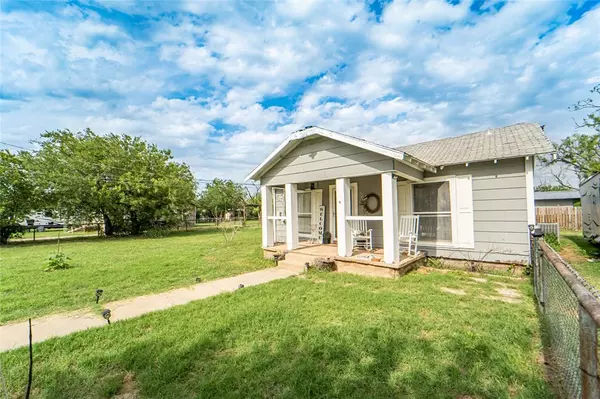 310 S Iowa Street, Breckenridge, TX 76424