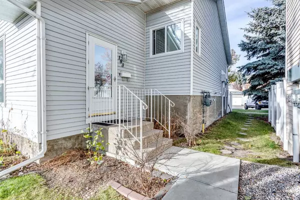 Calgary, AB T2J 7B7,183 Deerfield DR SE