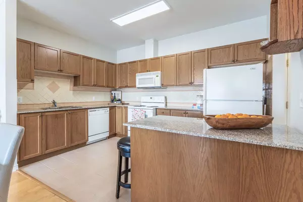 Oakville, ON L6M 5G1,1499 Nottinghill Gate #403