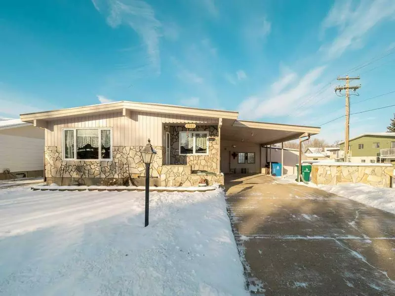 1746 St Andrew RD North, Lethbridge, AB T1H 4L8