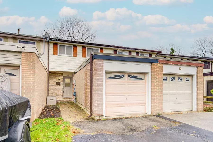 40 Onslow CT, Oakville, ON L6H 1J2