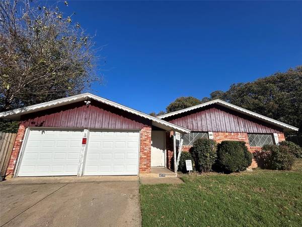 4745 Shady Hill Drive, Forest Hill, TX 76119