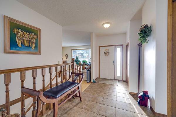 Red Deer, AB T4P 3K3,25 Rose CRES