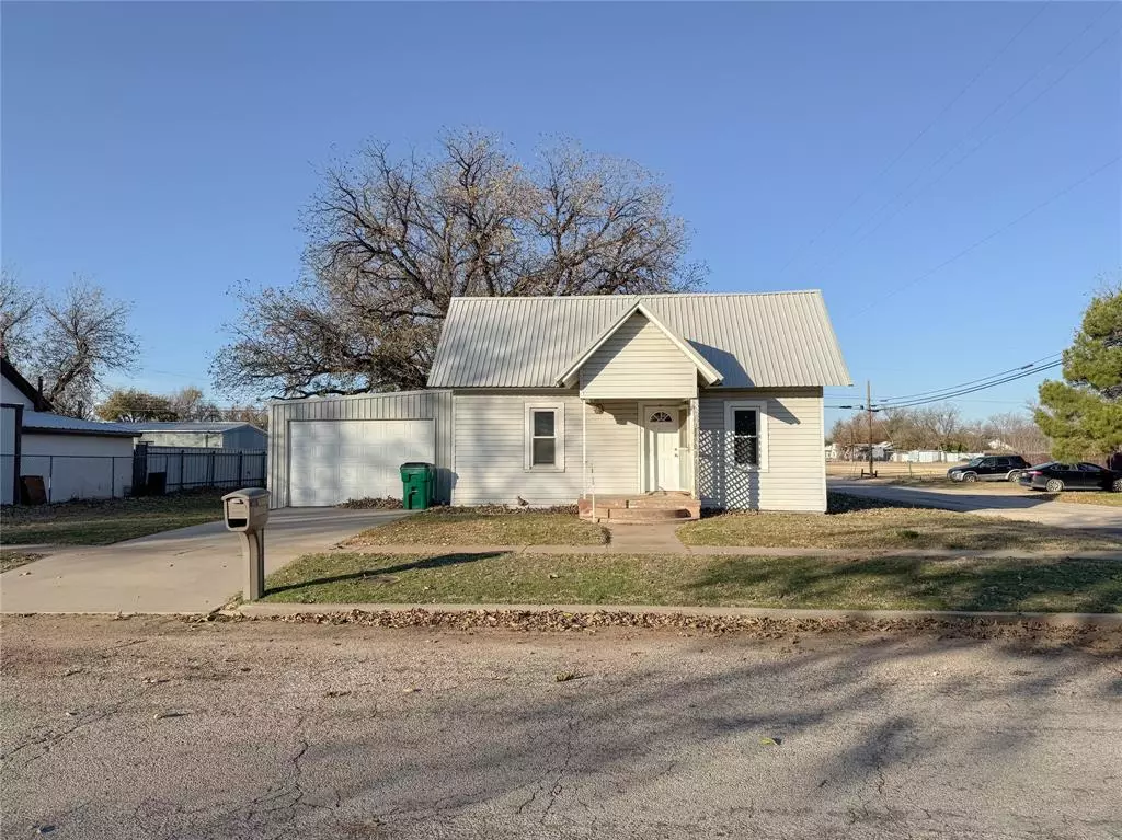 Seymour, TX 76380,611 N Stratton Street