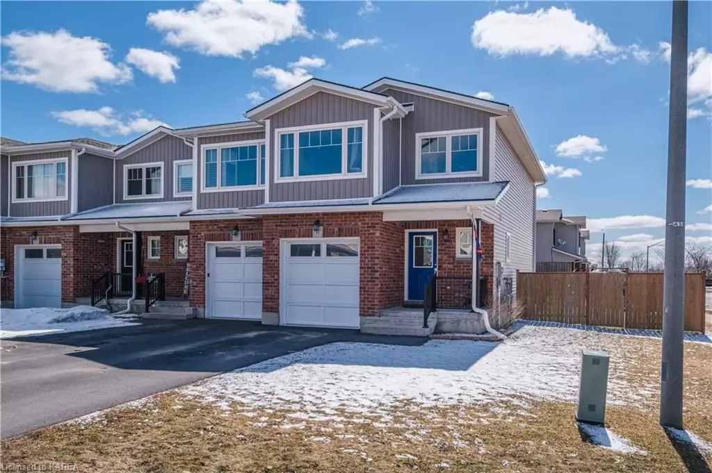 Loyalist, ON K7N 0B2,91 AMY LYNN DR