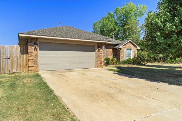 11425 SW 11th Street, Yukon, OK 73099