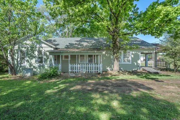 708 E Pine Street, Edgewood, TX 75117