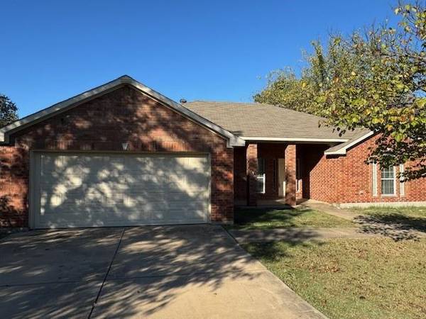 629 Madeline Court, Azle, TX 76020