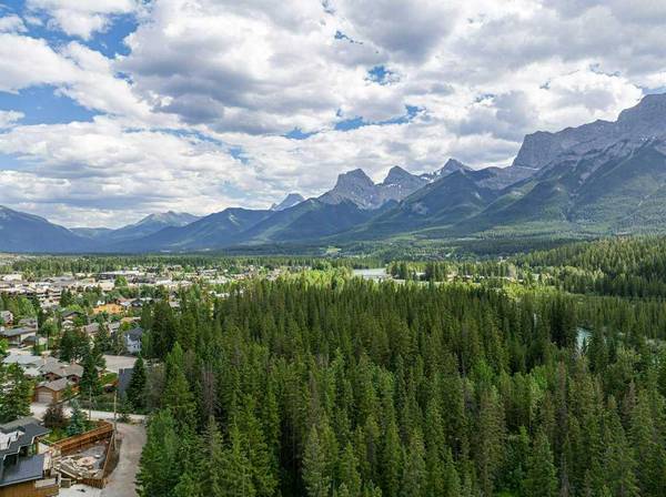 Canmore, AB T1W1V9,1102 10th AVE