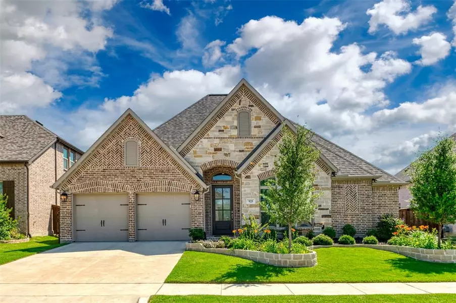 925 Bridle Path Parkway, Aubrey, TX 76227