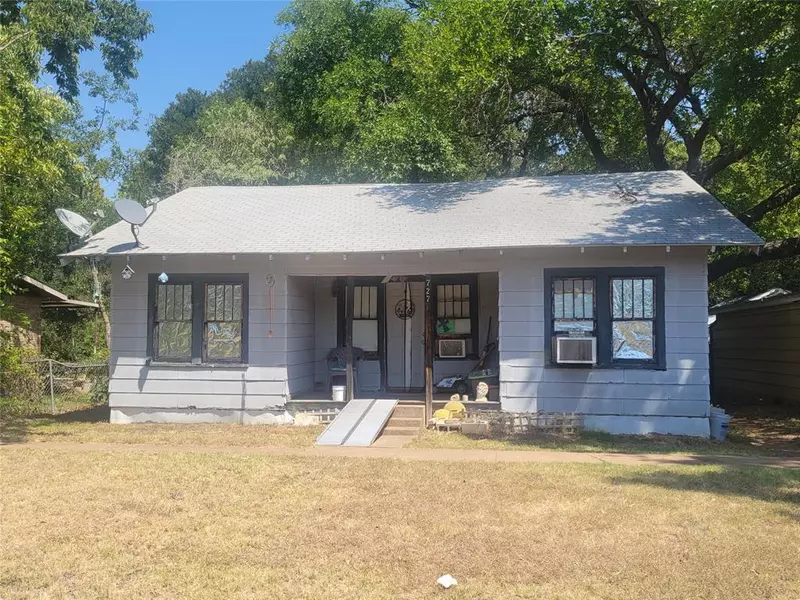 727 Cherry Street, Graham, TX 76450