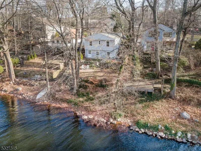 18 Lakeside Trl, Kinnelon Boro, NJ 07405