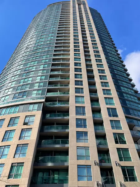 219 Forth York BLVD #1005, Toronto C01, ON M5V 1B1