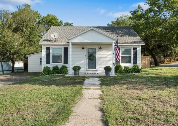 1305 Court Circle, Bridgeport, TX 76426