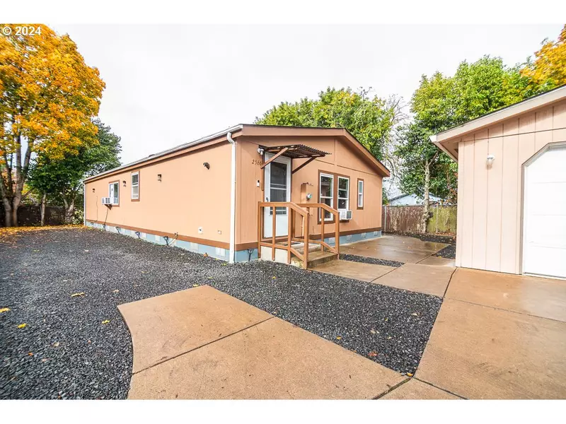 2566 JANELLE WAY, Eugene, OR 97404