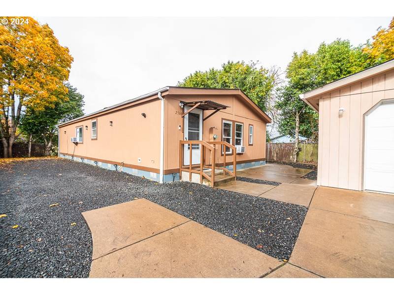 2566 JANELLE WAY, Eugene, OR 97404