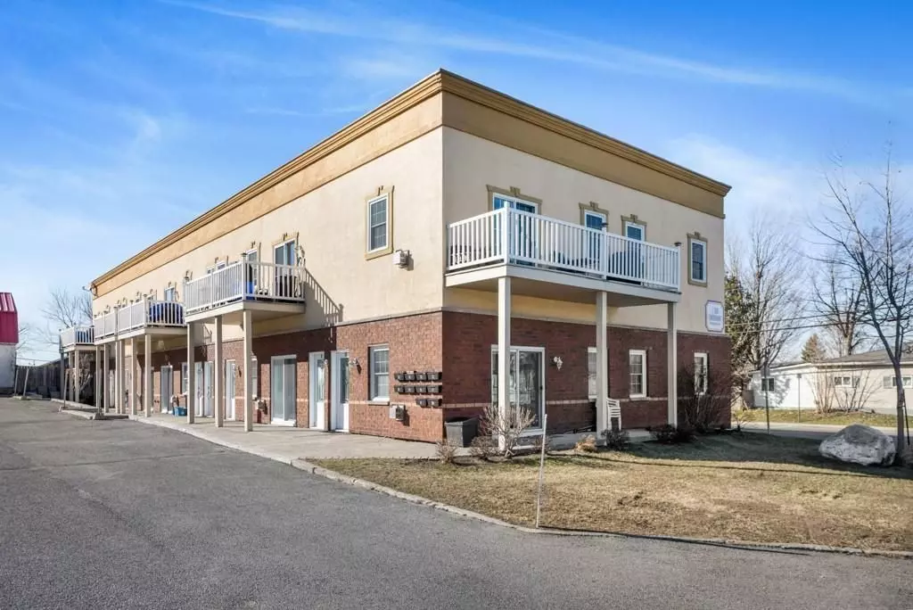 Hawkesbury, ON K6A 1H4,926 LANSDOWNE ST #3