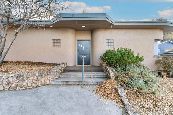 2 Navajo AVE, Manitou Springs, CO 80829