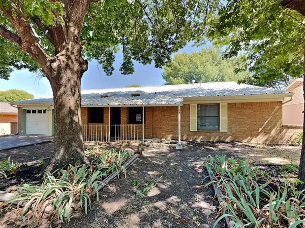 1207 Johnson Street, Benbrook, TX 76126