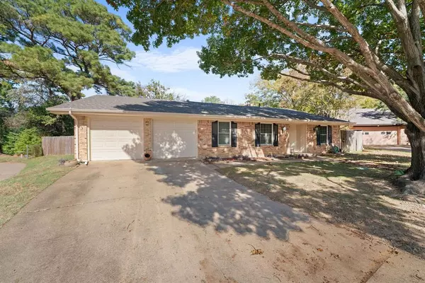 933 Charleston Court, Bedford, TX 76022