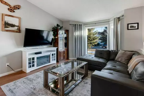 Airdrie, AB T4B 2J3,62 Jensen Heights PL Northeast