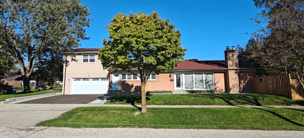 9 Mooreshead DR, Toronto W08, ON M9C 2R9