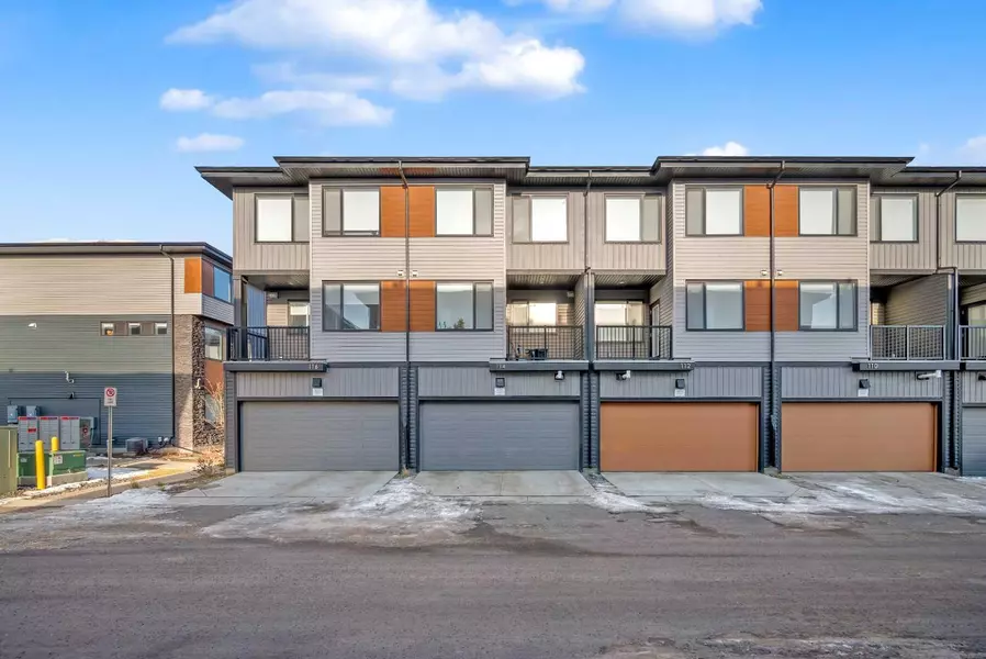 114 Corner Glen CIR Northeast, Calgary, AB T3N2E2