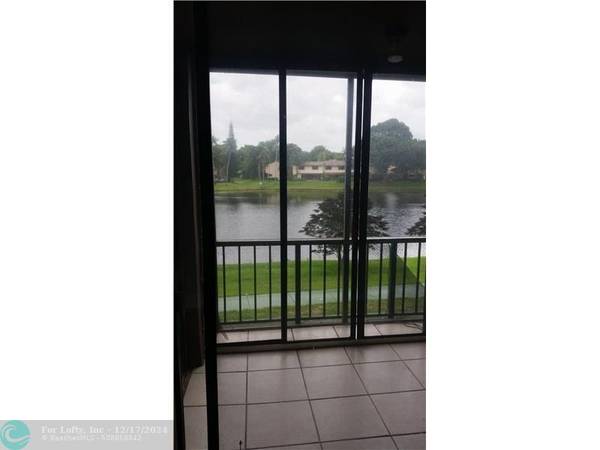 3730 Inverrary Dr  #2X, Lauderhill, FL 33319