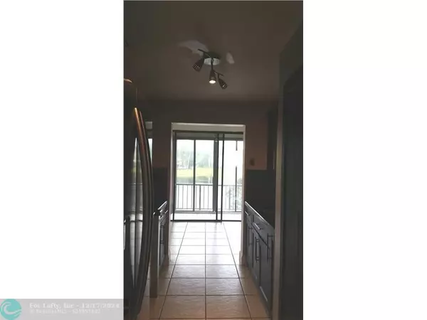 Lauderhill, FL 33319,3730 Inverrary Dr  #2X