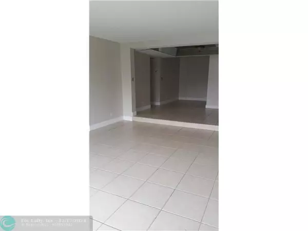 Lauderhill, FL 33319,3730 Inverrary Dr  #2X