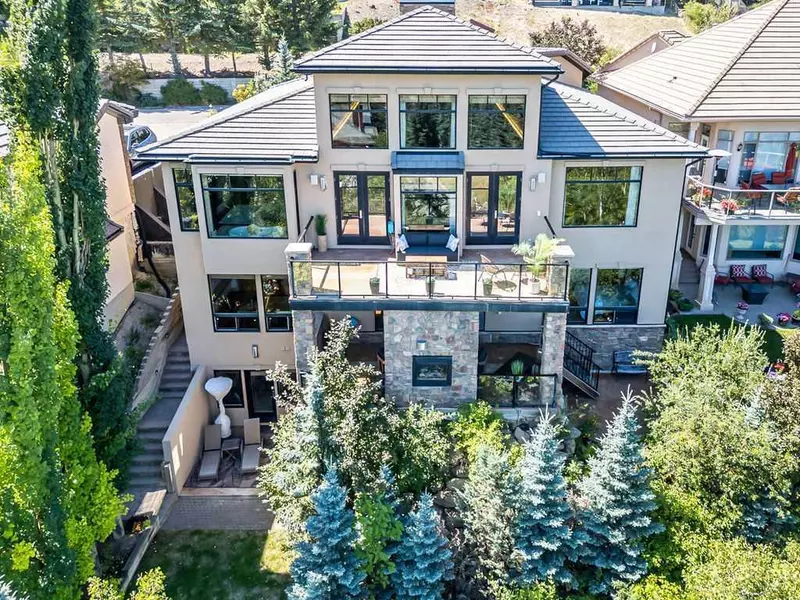 30 Patina LN SW, Calgary, AB T3H 3N4