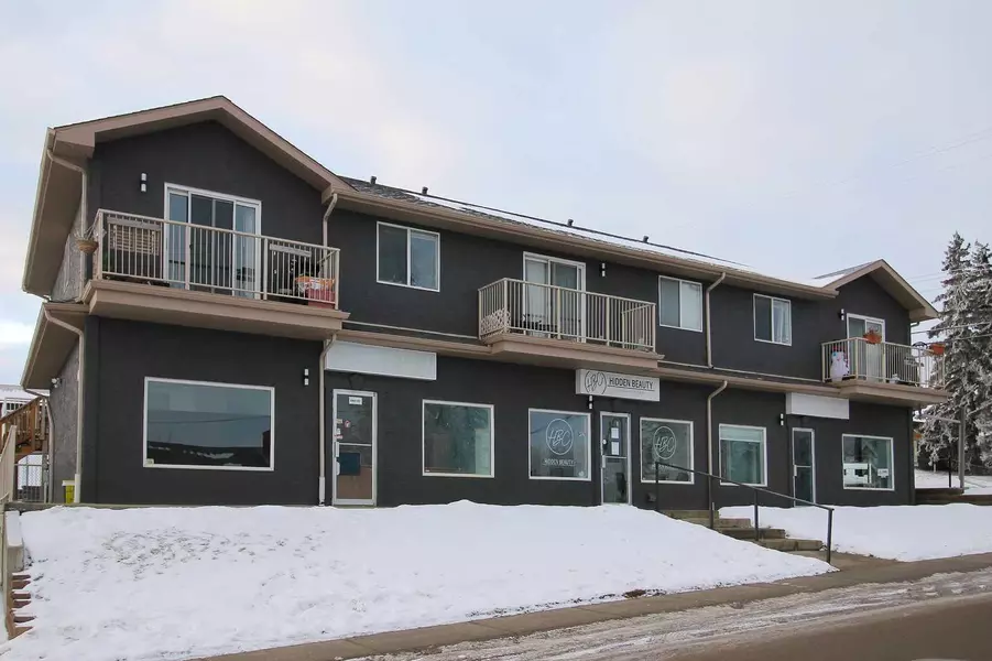 4920 45 AVE #3, Sylvan Lake, AB T4S 1J9