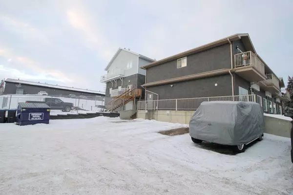 Sylvan Lake, AB T4S 1J9,4920 45 AVE #3