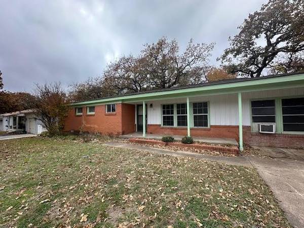 817 Lee Drive, Bedford, TX 76022